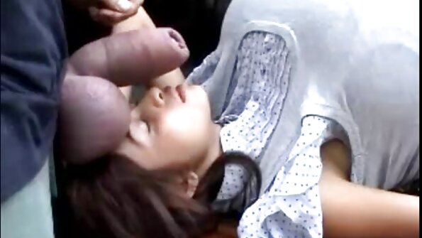 Blonde lava volo dia tena tia manao firaisana amin'ny anal ao an-dakozia