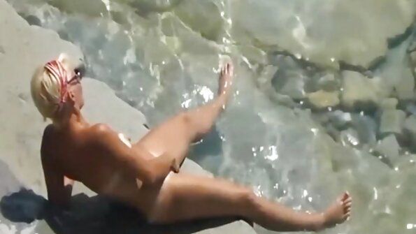 Hetsika POV mafana miaraka amin'ny tovovavy ebony sexy izay nokapohin'ny mpaka sary