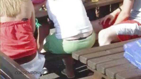 Vehivavy mamitaka Kendra Lust sy Charles Dera mahery setra manao firaisana