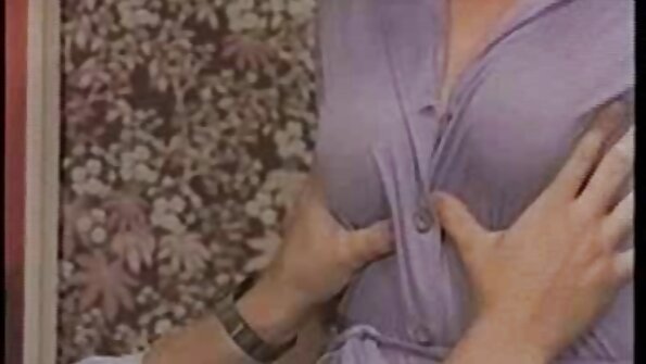 I Lecher dia te hohadiana ary ny lehilahy dia miara-mivondrona aminy